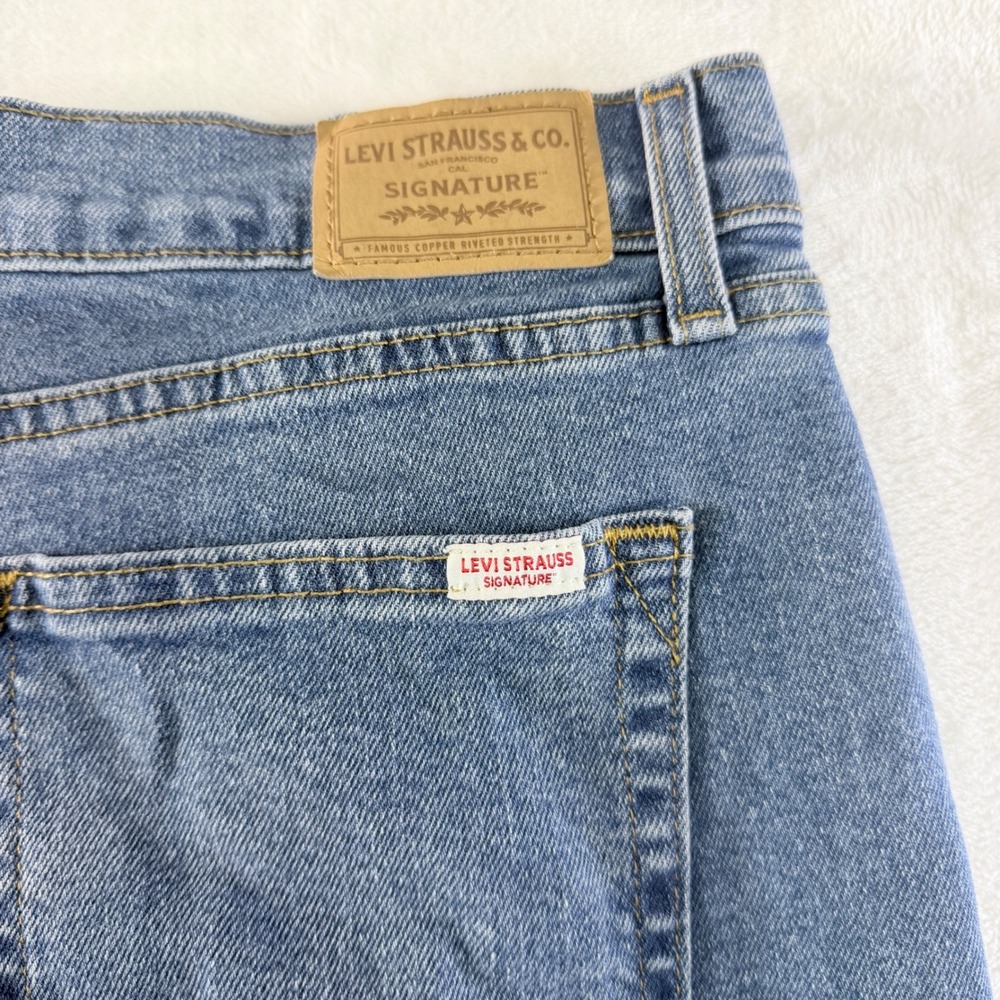 Levi Strauss Signature Boyfriend Jeans Womens 6 Mid Rise Cuffed Light Wash Denim - Picture 3 of 11